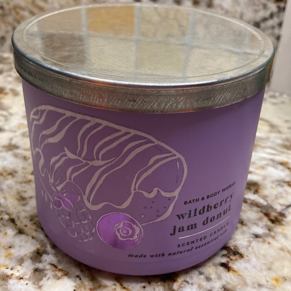 Bath and Body Works Wild Berry jam donut candle